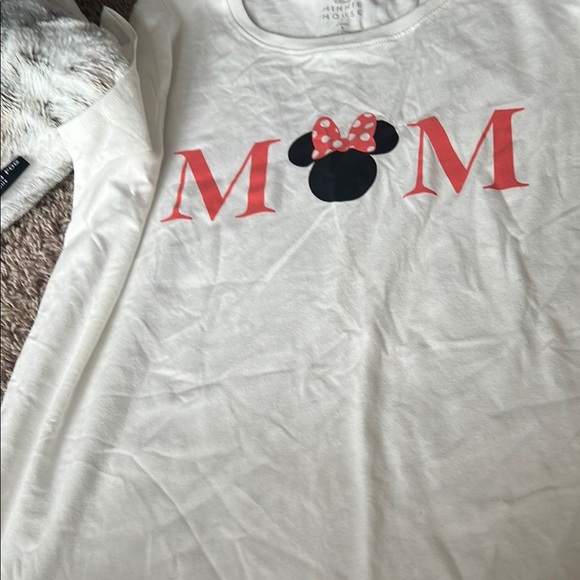 Tops - White 'MOM' Graphic Tee with Red and Black Accents tshirt
